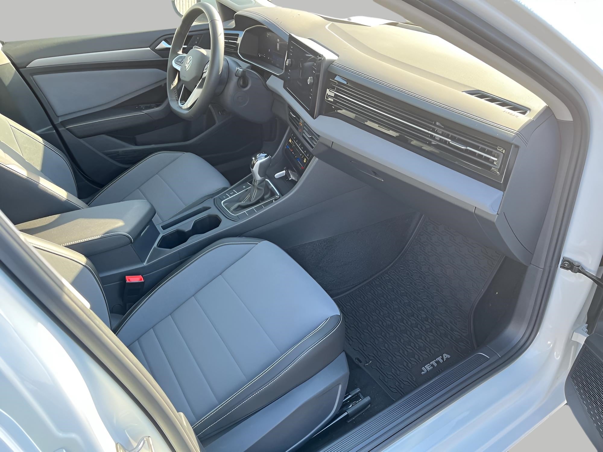 2025 Volkswagen Jetta SE Auto