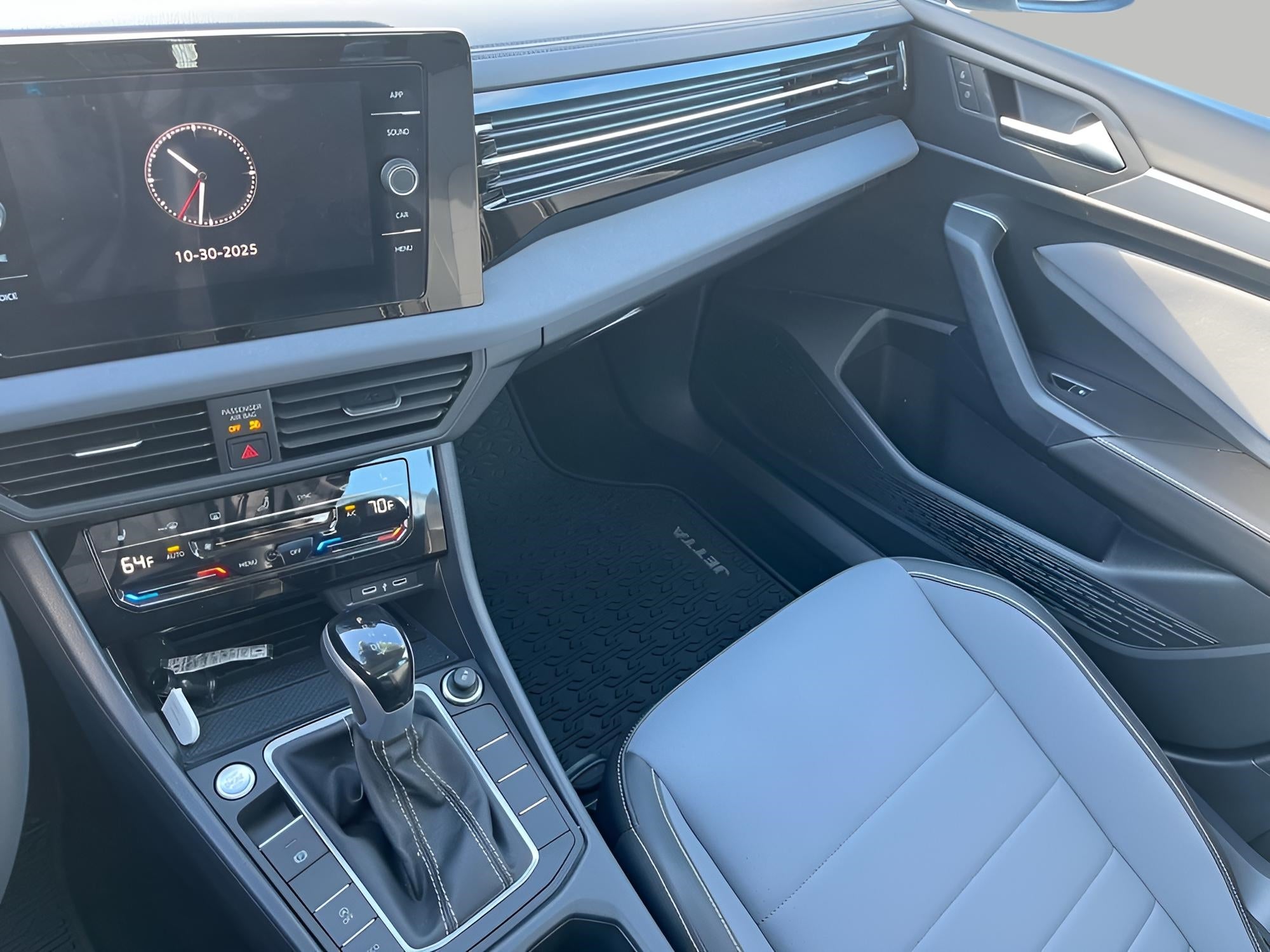 2025 Volkswagen Jetta SE Auto