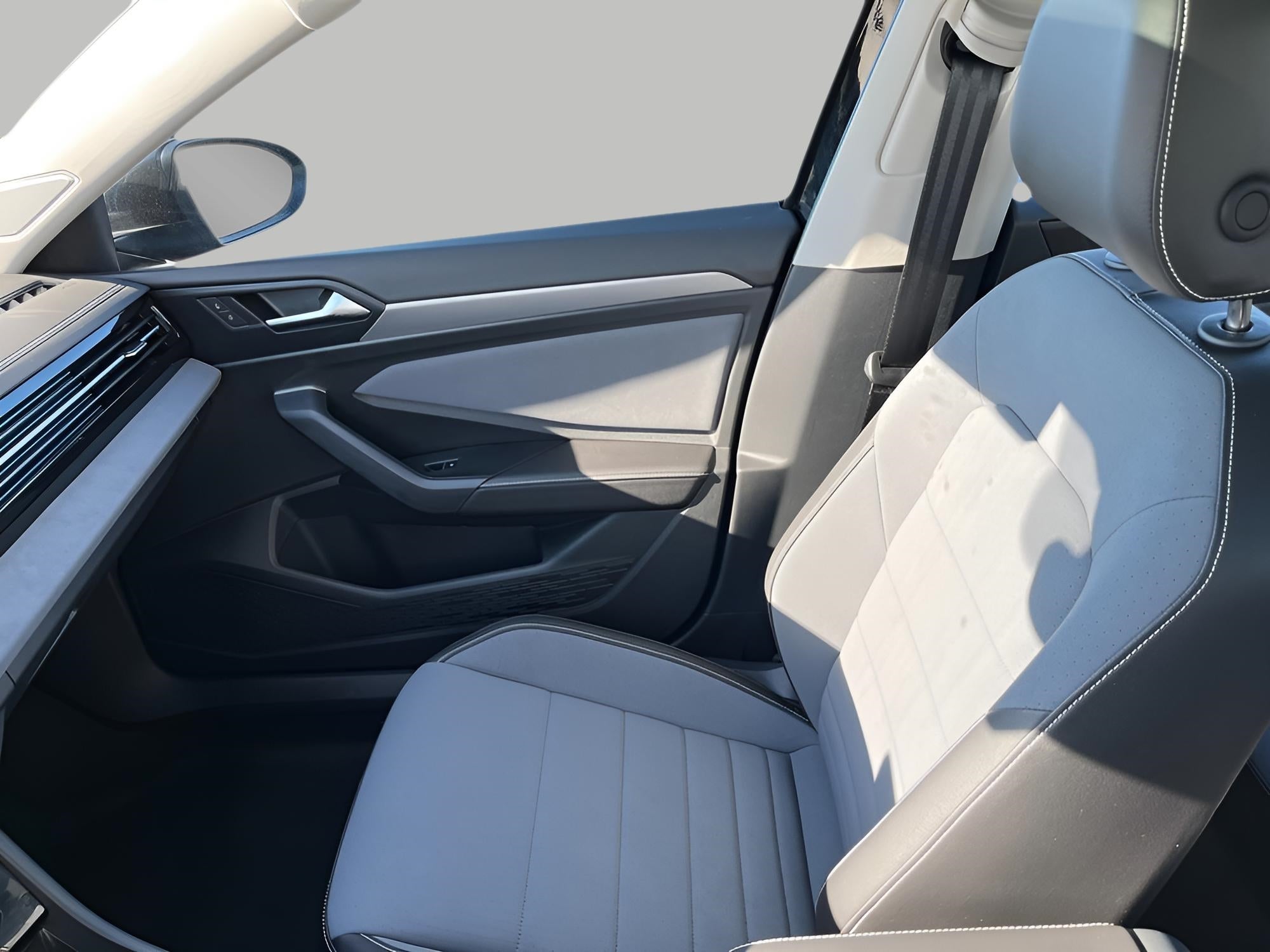 2025 Volkswagen Jetta SE Auto