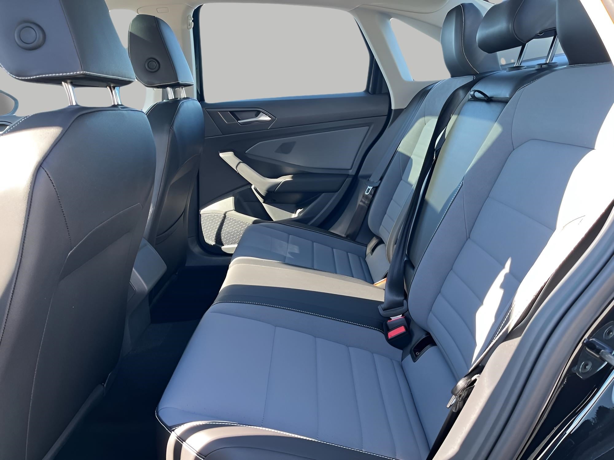 2025 Volkswagen Jetta SE Auto