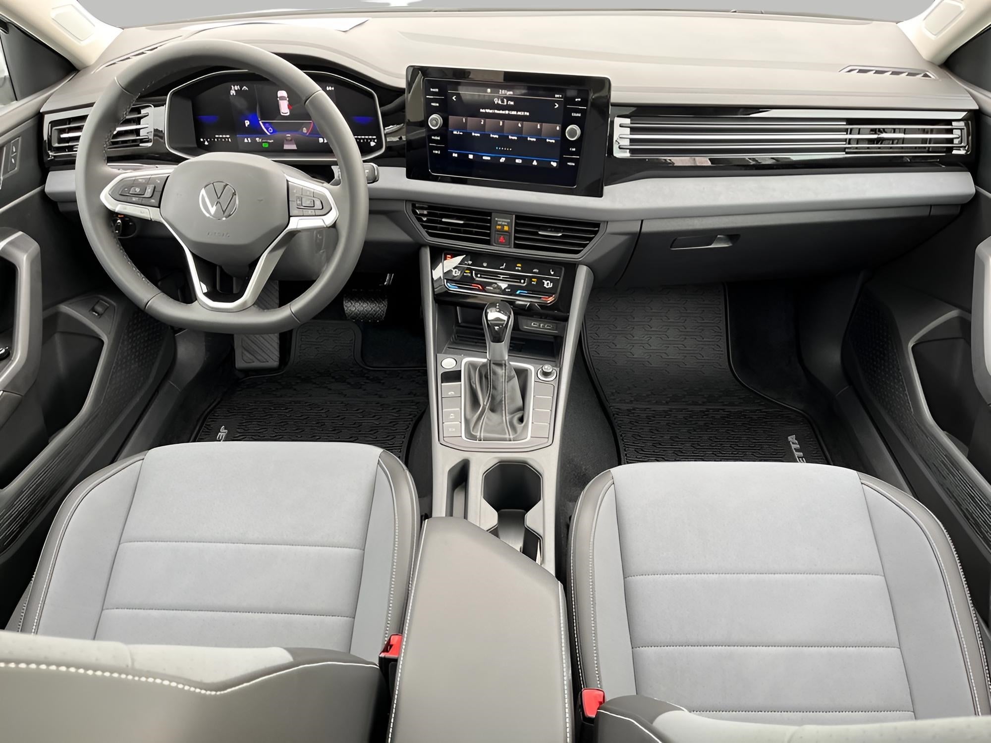 2025 Volkswagen Jetta SE Auto