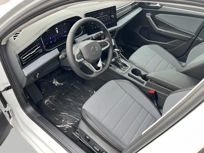 2025 Volkswagen Jetta SE Auto