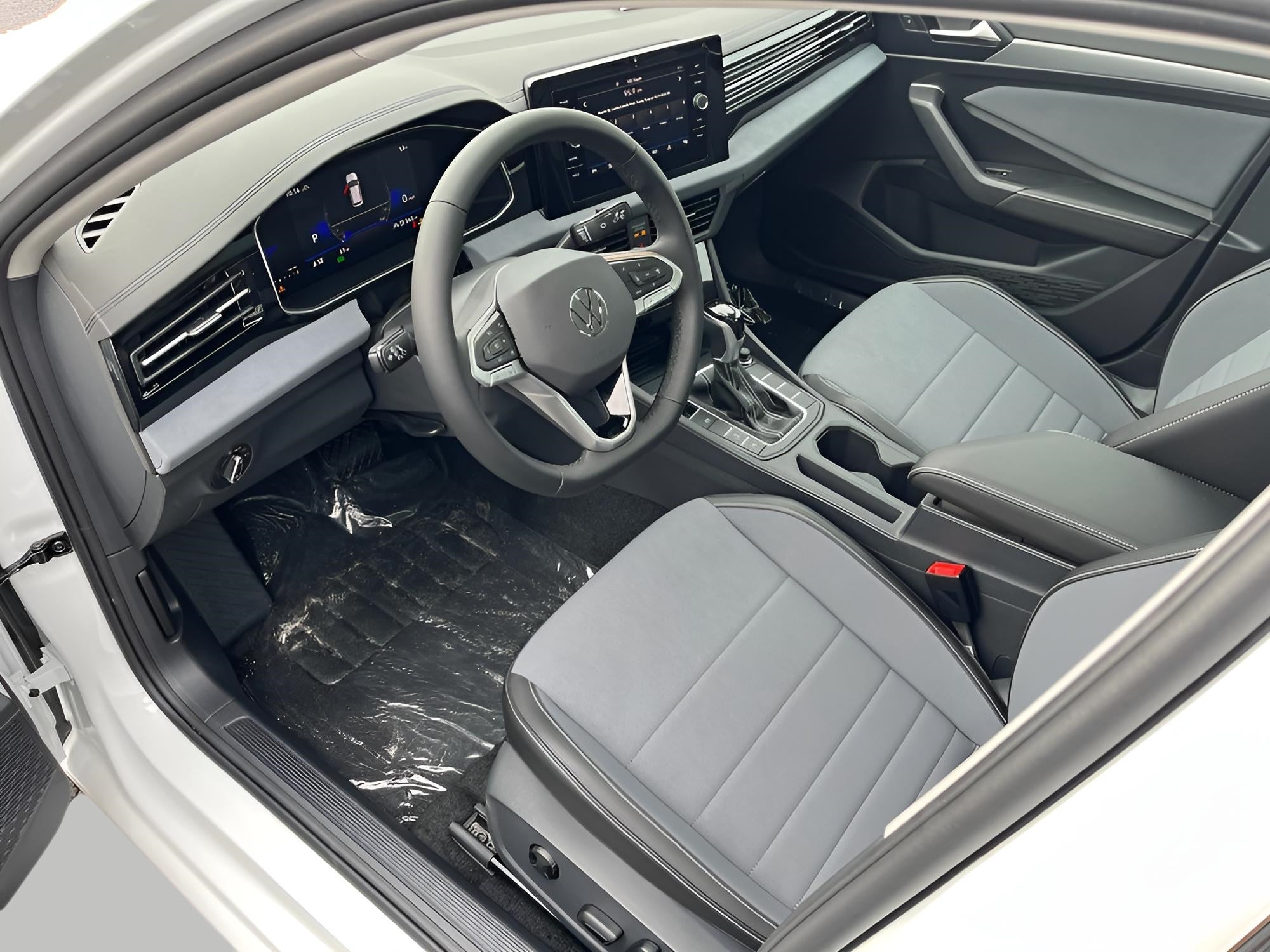 2025 Volkswagen Jetta SE Auto