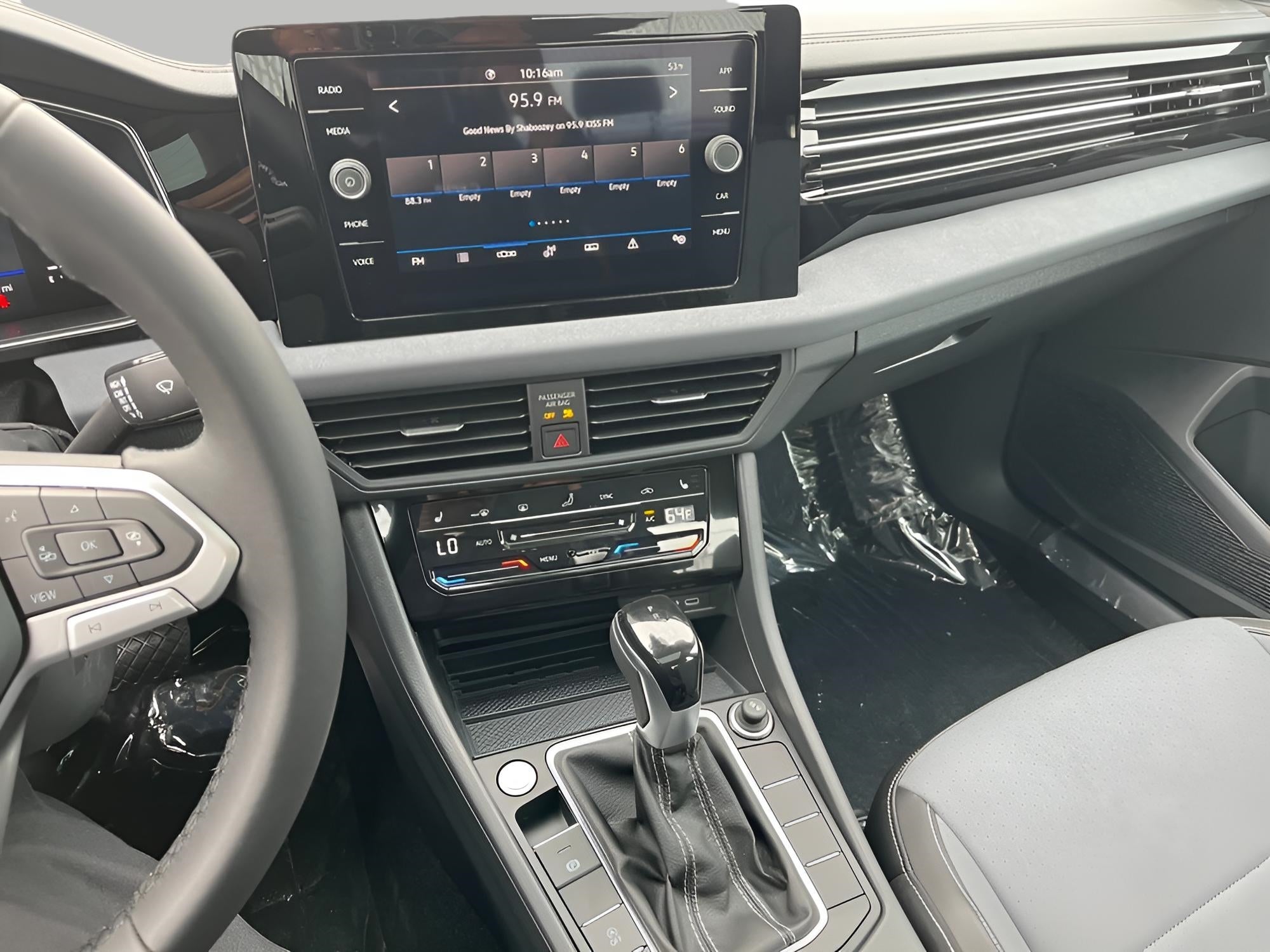 2025 Volkswagen Jetta SE Auto