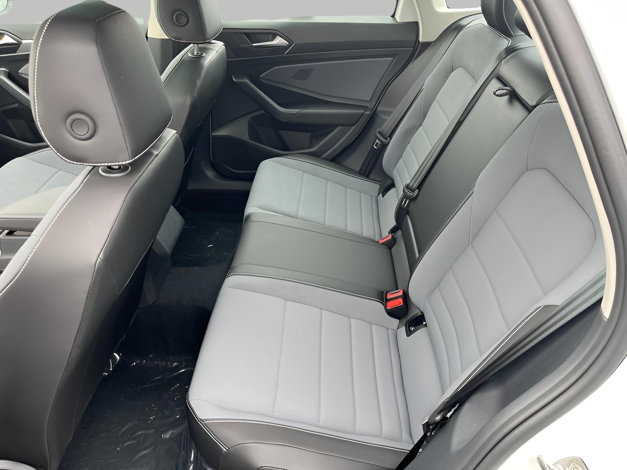 2025 Volkswagen Jetta SE Auto