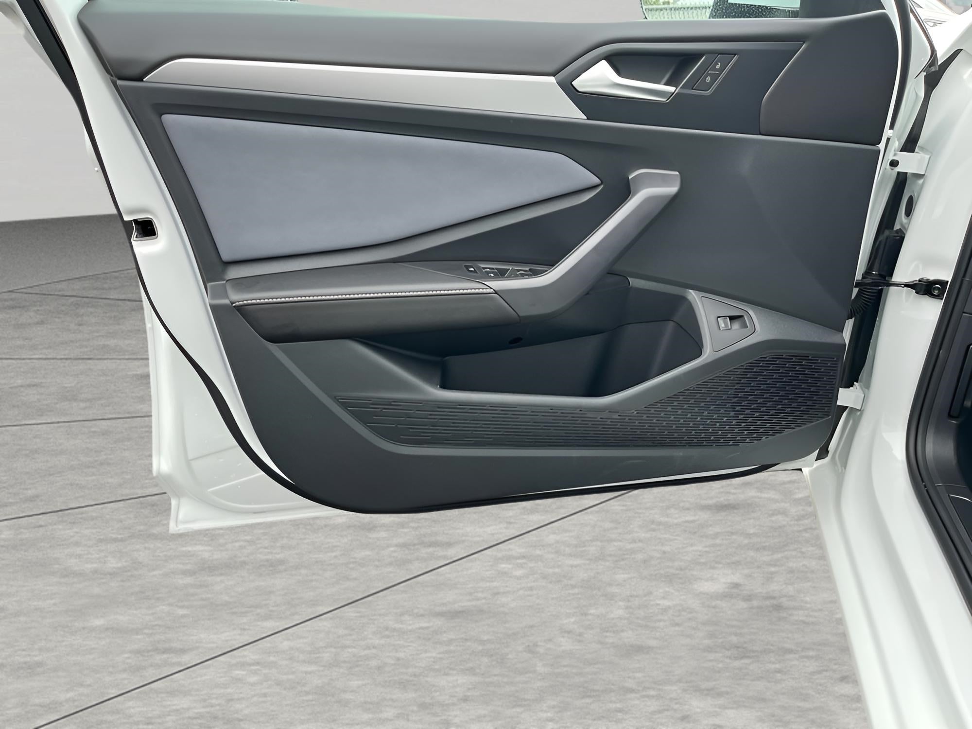 2025 Volkswagen Jetta SE Auto