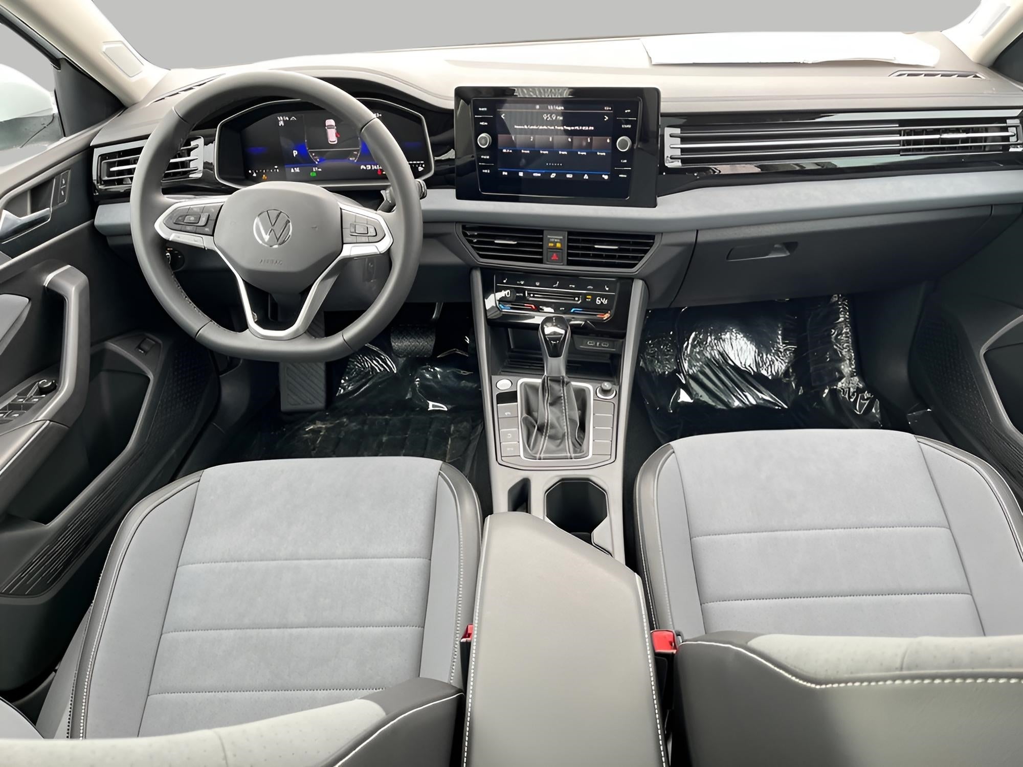 2025 Volkswagen Jetta SE Auto