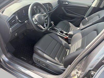 2022 Volkswagen Jetta SE Auto
