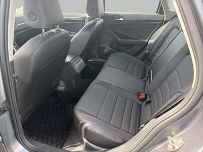 2022 Volkswagen Jetta SE Auto