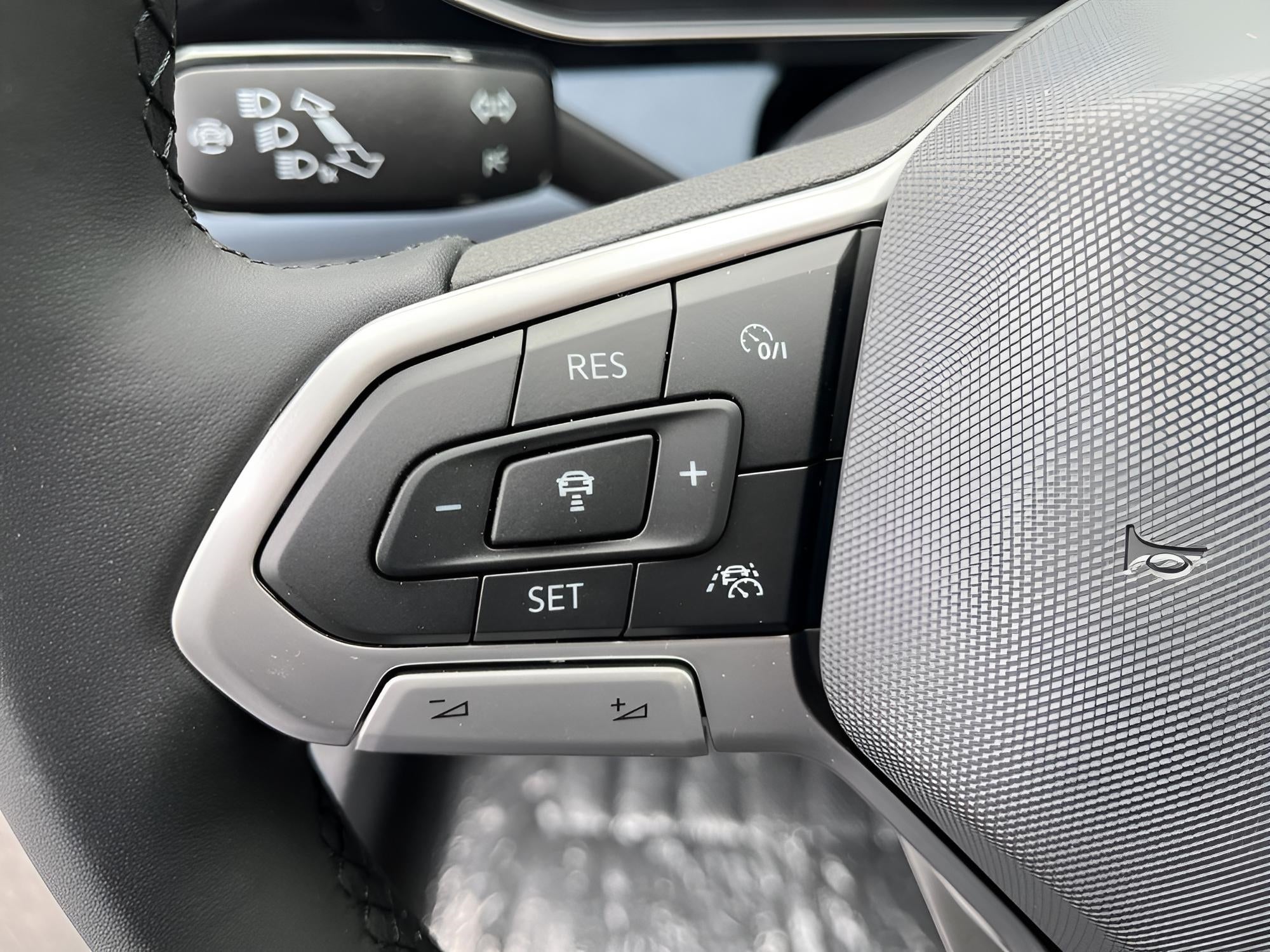 2025 Volkswagen Jetta SE Auto