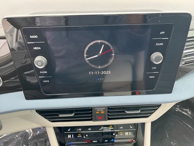 2025 Volkswagen Jetta SE Auto