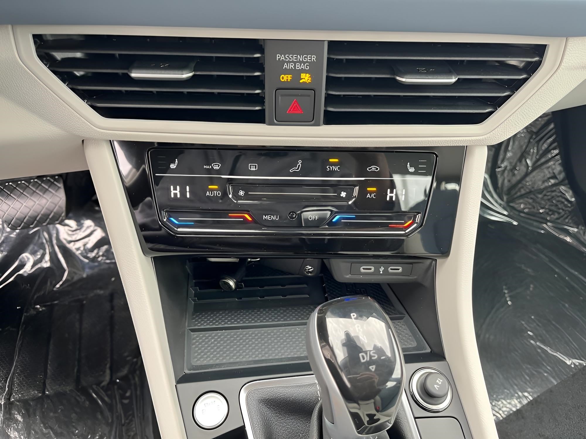 2025 Volkswagen Jetta SE Auto