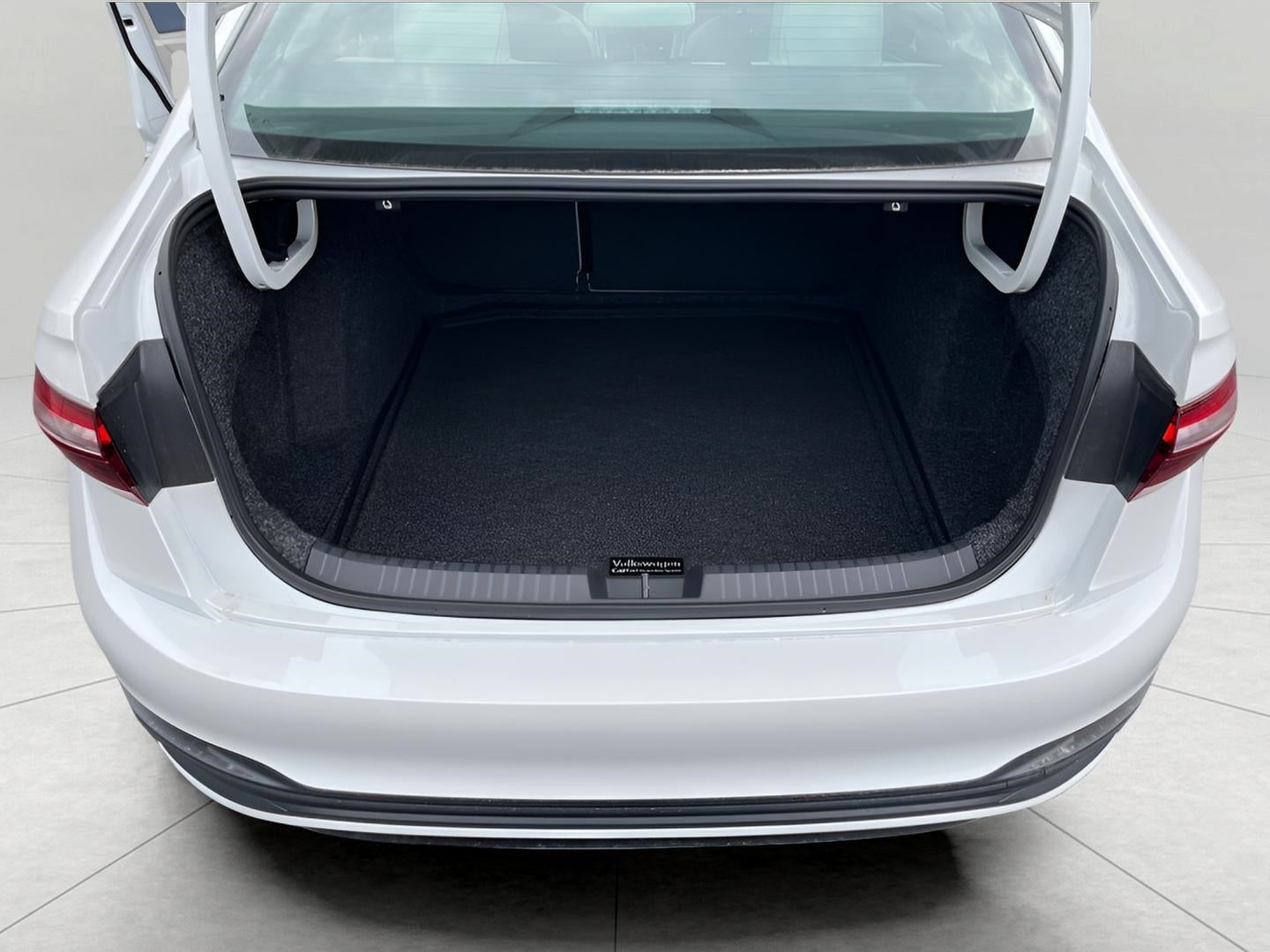 2025 Volkswagen Jetta SE Auto