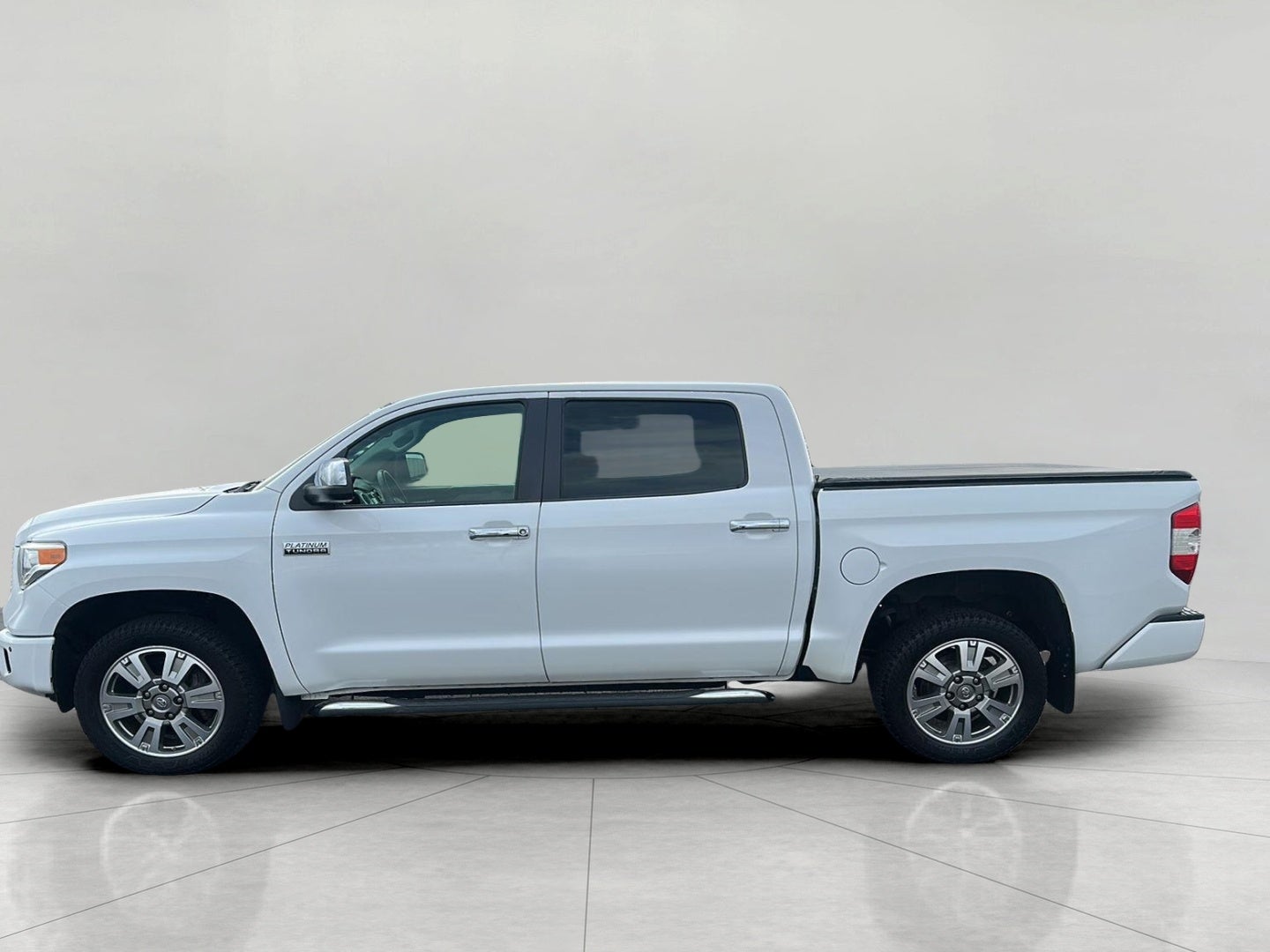2017 Toyota Tundra 4WD Platinum CrewMax 5.5' Bed 5.7L FFV