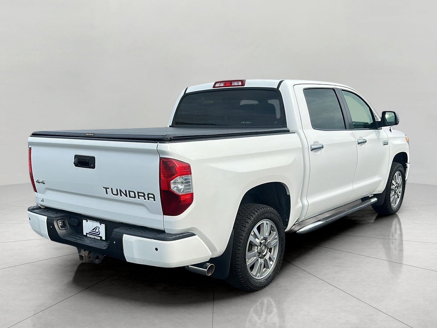 2017 Toyota Tundra 4WD Platinum CrewMax 5.5' Bed 5.7L FFV
