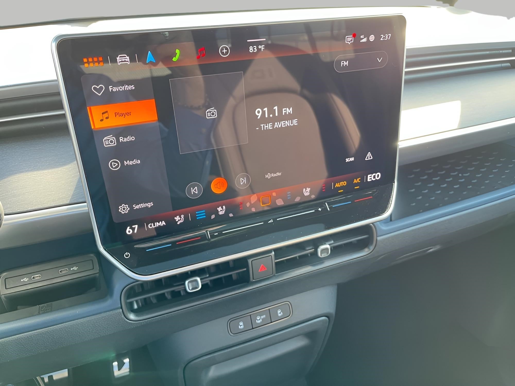 2025 Volkswagen ID. Buzz Pro S Plus 4MOTION w/Two-Tone