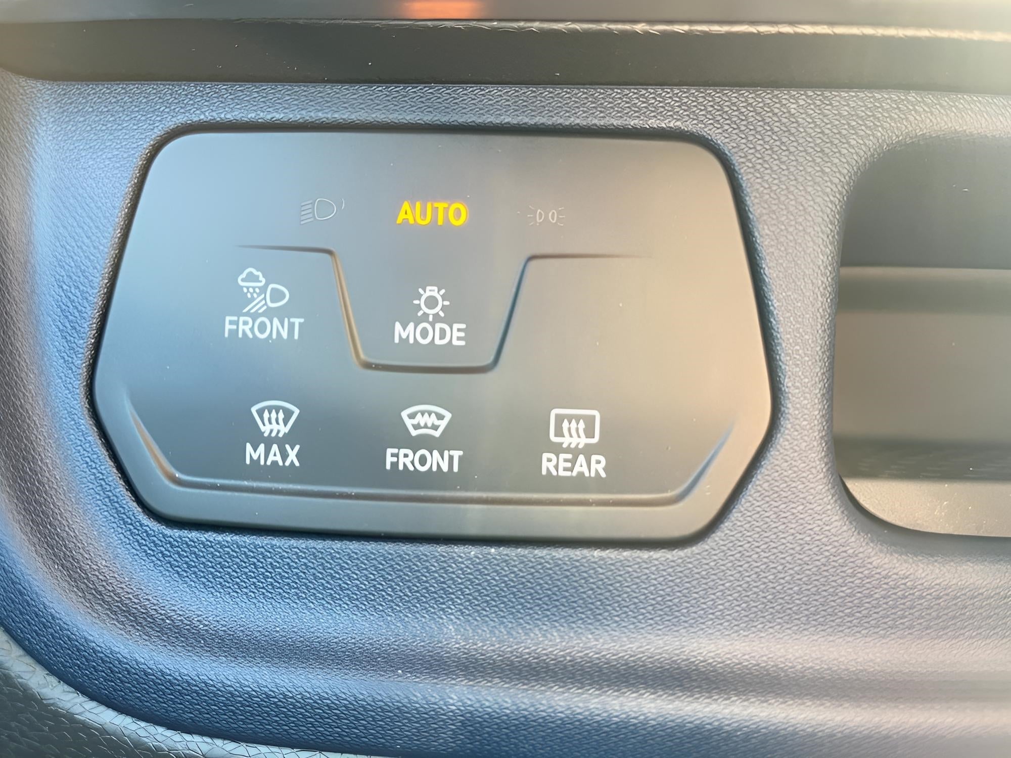 2025 Volkswagen ID. Buzz Pro S Plus 4MOTION w/Two-Tone