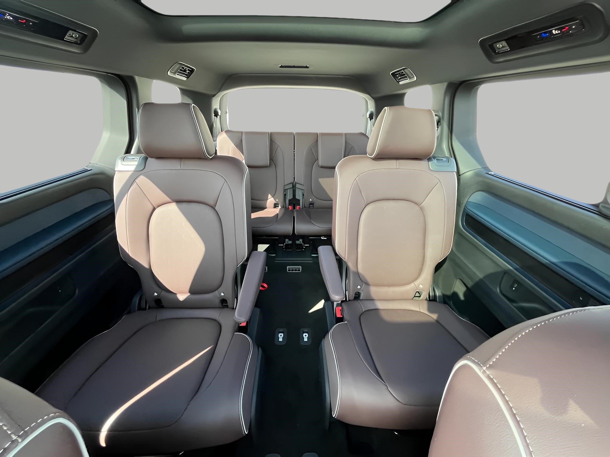 2025 Volkswagen ID. Buzz Pro S Plus 4MOTION w/Two-Tone