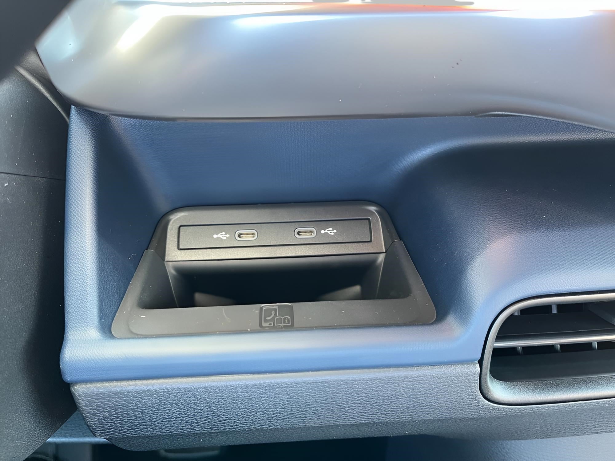 2025 Volkswagen ID. Buzz Pro S Plus 4MOTION w/Two-Tone