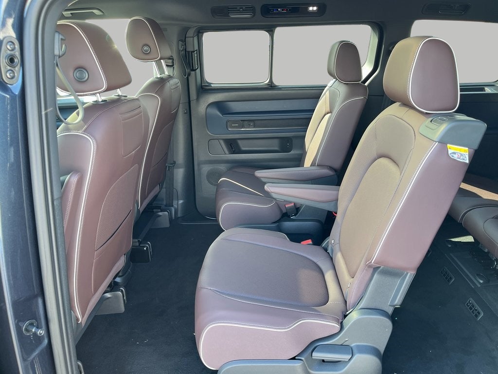 2025 Volkswagen ID. Buzz Pro S Plus 4MOTION w/Two-Tone