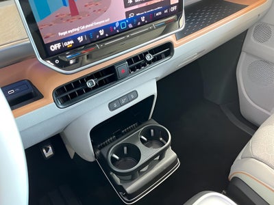 2025 Volkswagen ID. Buzz Pro S Plus 4MOTION w/Two-Tone