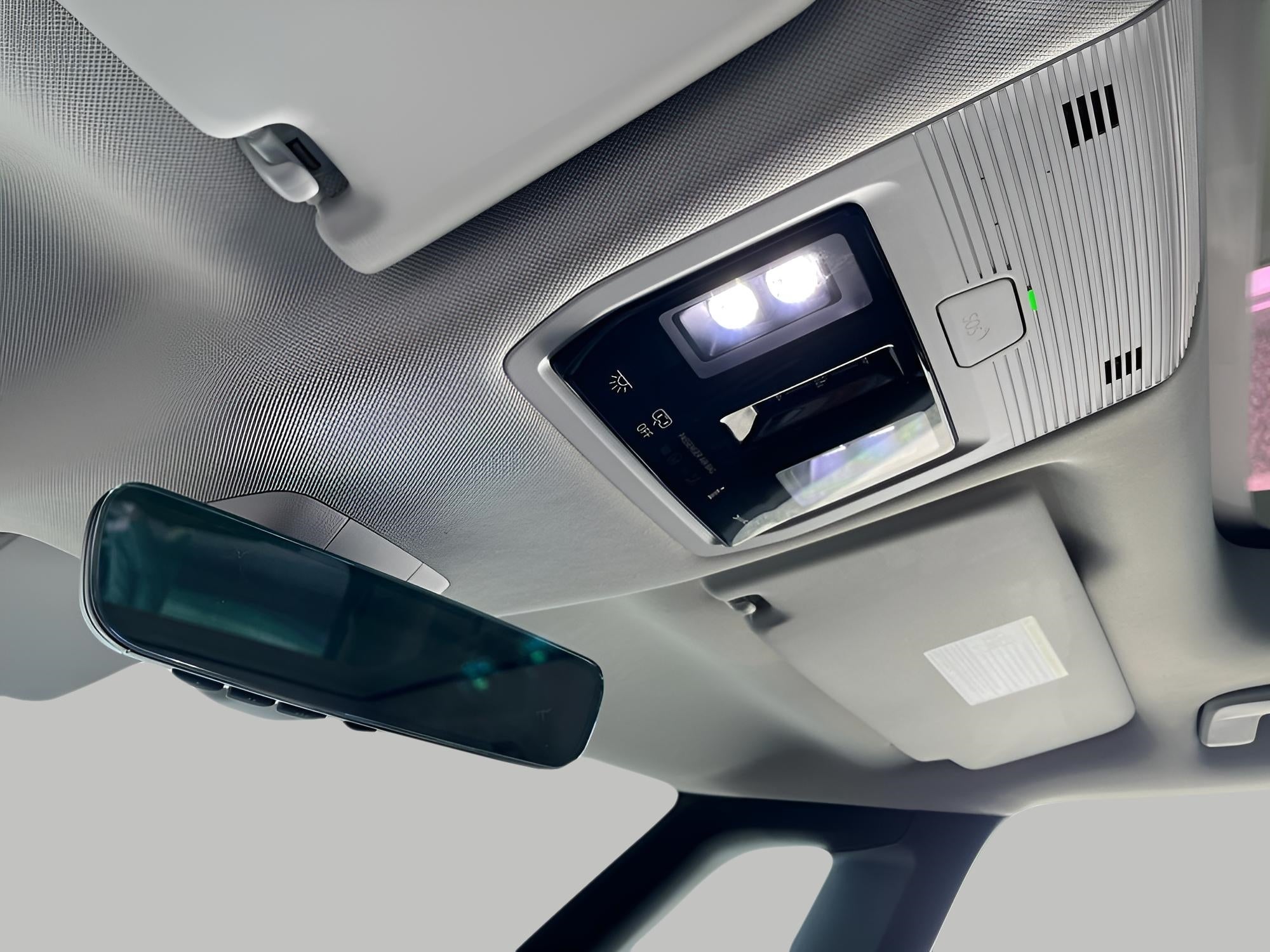 2025 Volkswagen ID. Buzz Pro S Plus 4MOTION w/Two-Tone