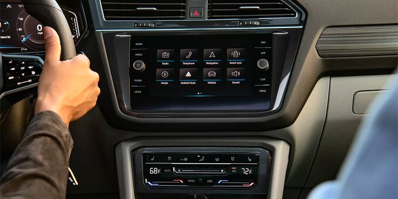 2024 Volkswagen Tiguan infotainment center